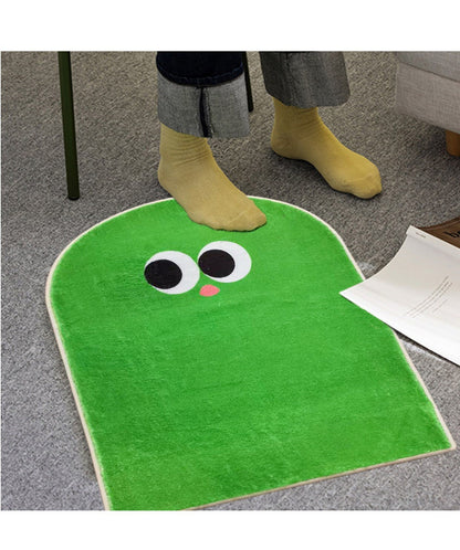 Verspielter Teppich mit Gesichtsmotiv