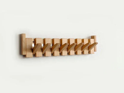 Wandgarderobe aus Holz im Klaviertasten-Design