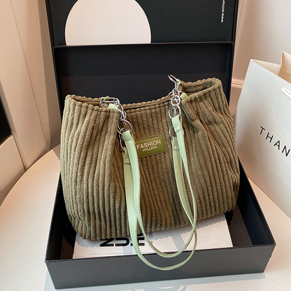 Mia stilska torba od manšestera – Luksuzna i praktična za svaki dan
