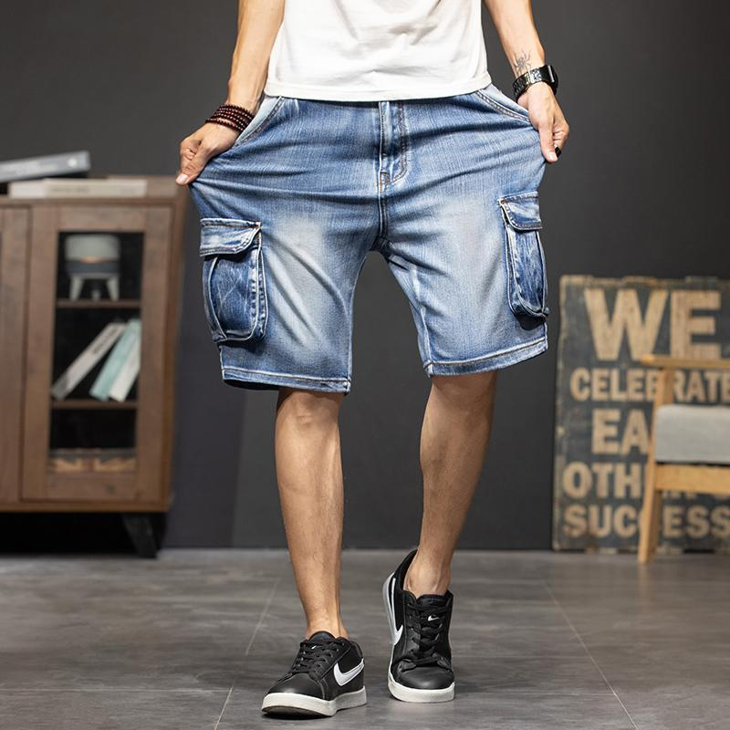 Pantalones cortos cargo de mezclilla casuales para hombre: resistentes y prácticos para el uso diario.
