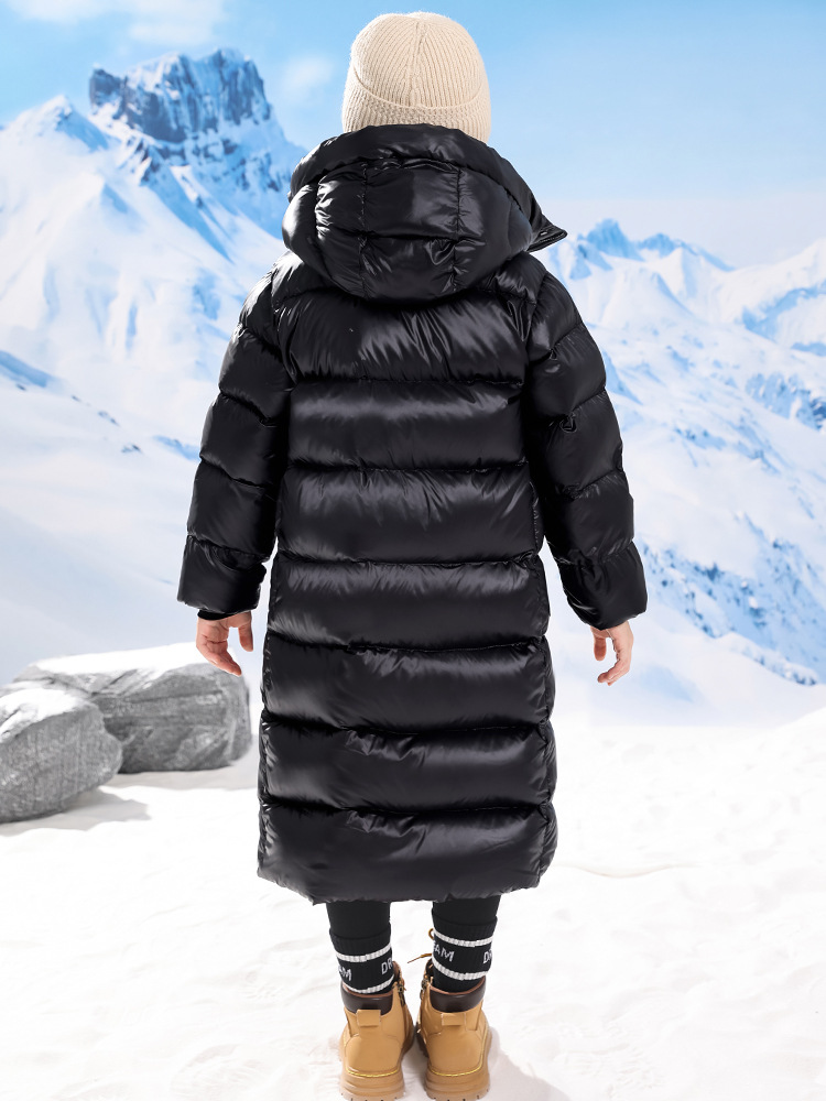 Chaqueta de invierno morada para niños: cálida y elegante para los días fríos.