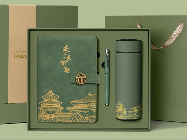 Exclusivo set de regalo Ciudad Prohibida: libreta, termo y bolígrafo en una caja de lujo.