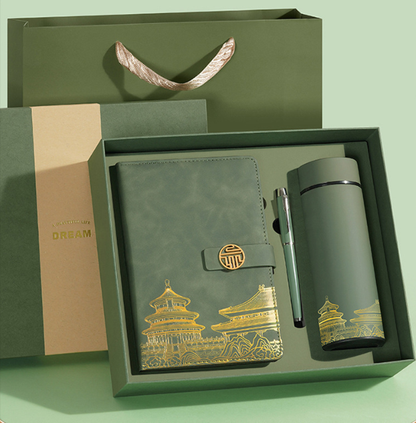Exclusivo set de regalo Ciudad Prohibida: libreta, termo y bolígrafo en una caja de lujo.