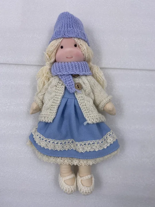 Lana Waldorf lutka – Mekana, održiva i ručno rađena