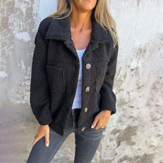 Chaqueta de peluche acogedora de Sanne: para días cálidos y con estilo