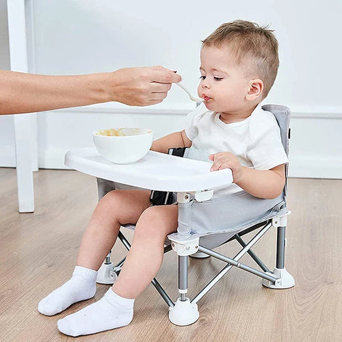 Faltbarer Kinderhochstuhl mit Esstablett und Sicherheitsgurt