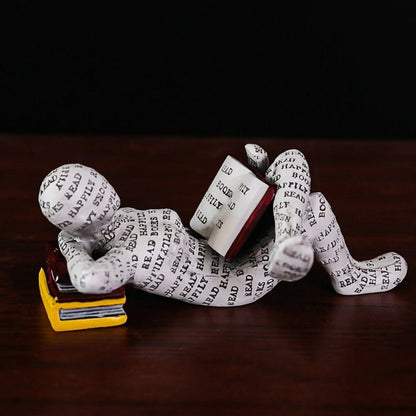 Figura decorativa de lector para estantería y escritorio