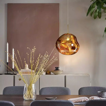 Dizajnerska viseća lampa Melt – Stilski i atmosferski svjetlosni objekt