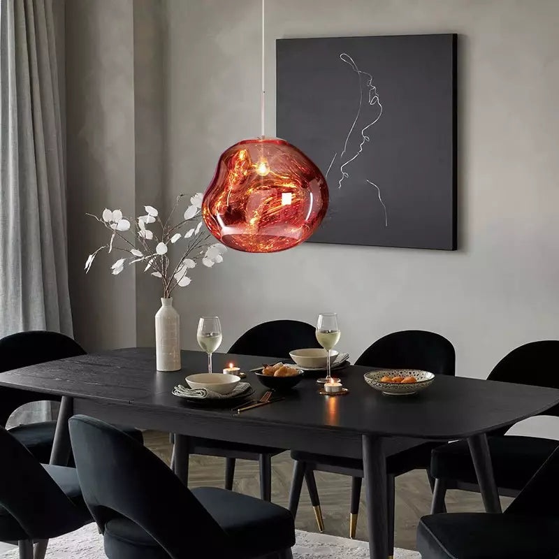 Dizajnerska viseća lampa Melt – Stilski i atmosferski svjetlosni objekt