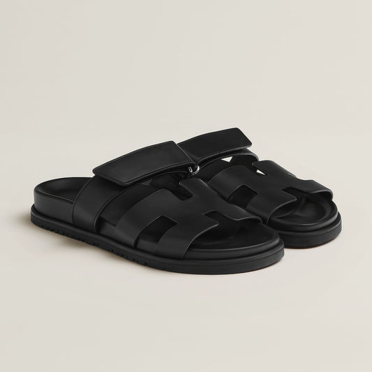 Elegantes sandalias con tiras de cuero: donde la comodidad se une a la elegancia