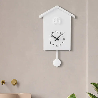 Reloj de cuco moderno con forma de casa, péndulo y modo nocturno