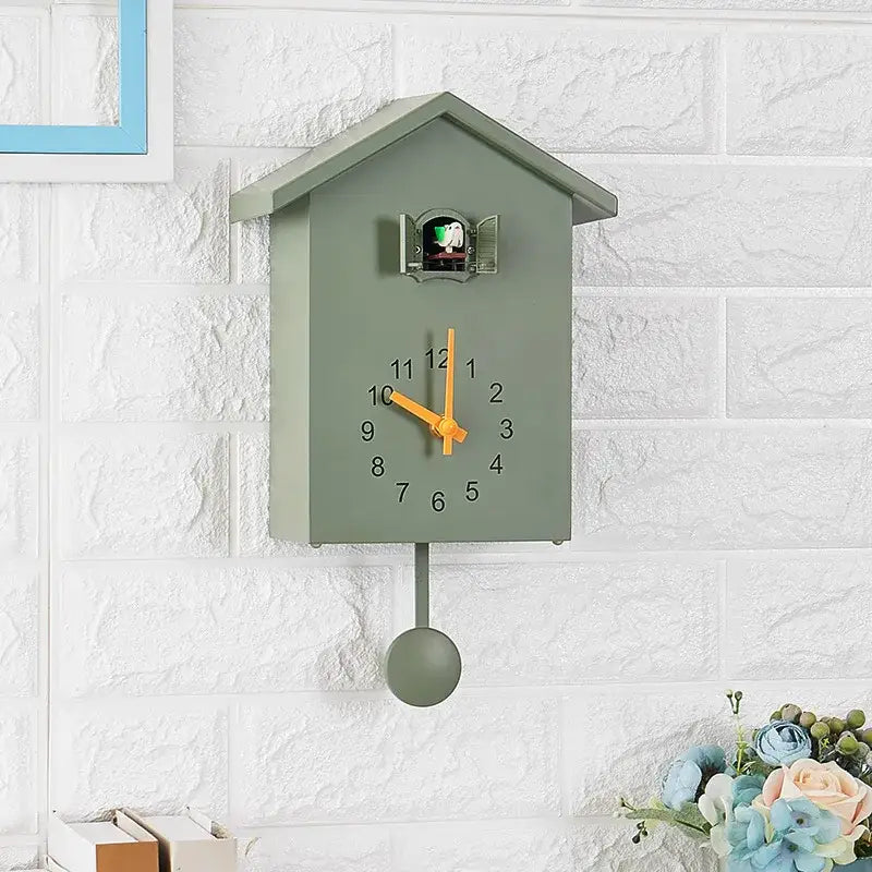 Reloj de cuco moderno con forma de casa, péndulo y modo nocturno
