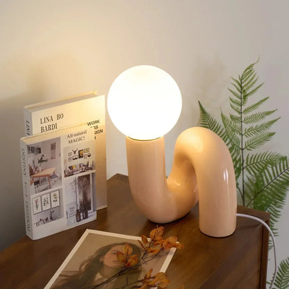 Candeeiro de mesa escultural com esfera de vidro