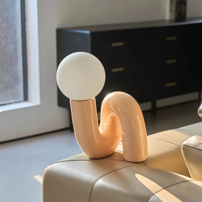 Candeeiro de mesa escultural com esfera de vidro