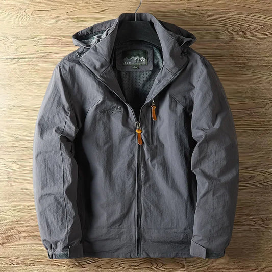 Chaqueta de exterior para hombre con capucha: impermeable y cómoda.