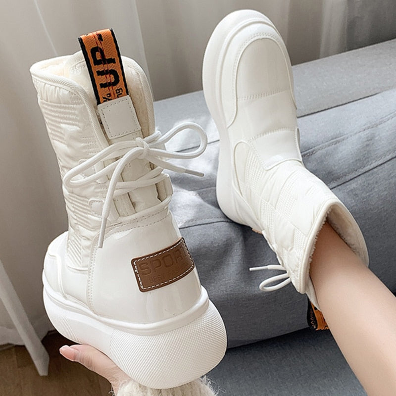 Botas de invierno para mujer con acabado brillante y plataforma