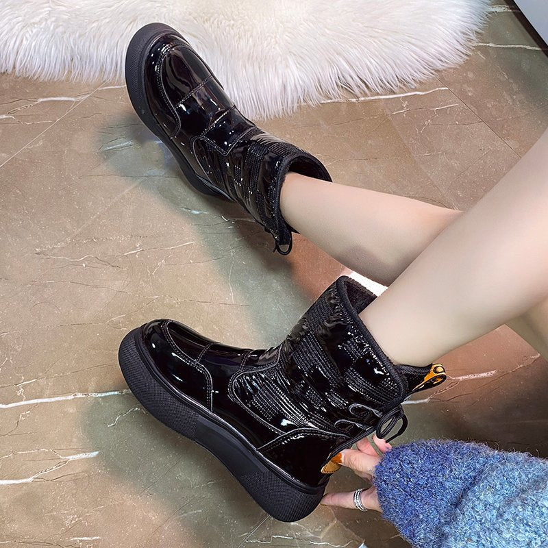 Botas de invierno para mujer con acabado brillante y plataforma