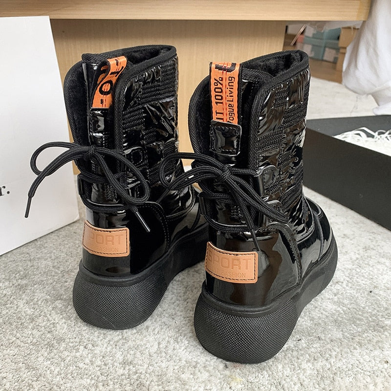 Botas de invierno para mujer con acabado brillante y plataforma