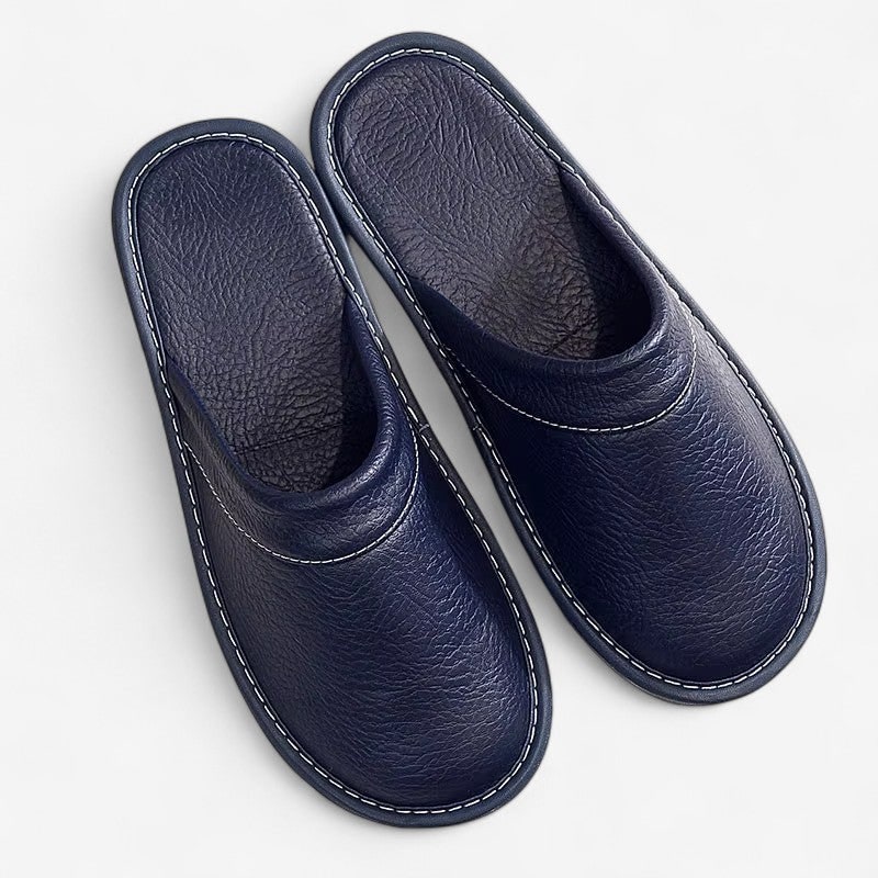 Pantufas com aspeto de pele e biqueira fechada