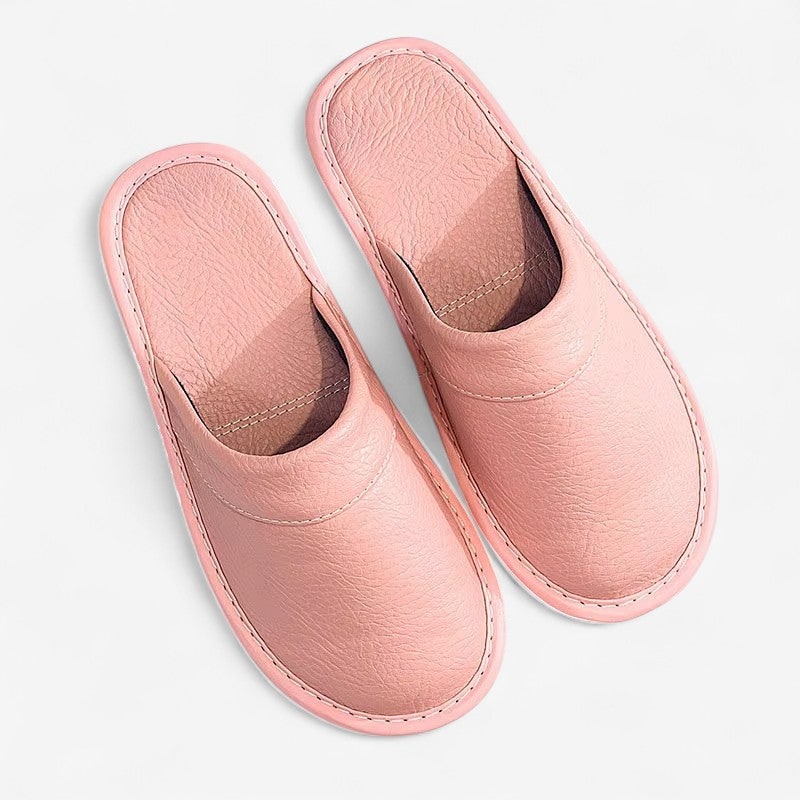 Pantufas com aspeto de pele e biqueira fechada