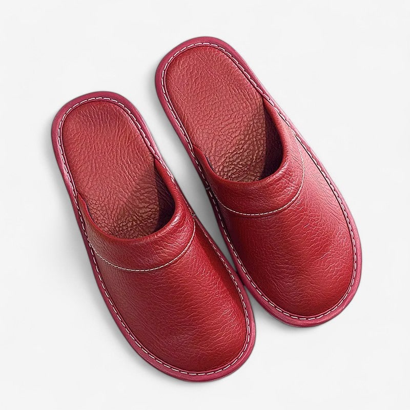 Pantufas com aspeto de pele e biqueira fechada