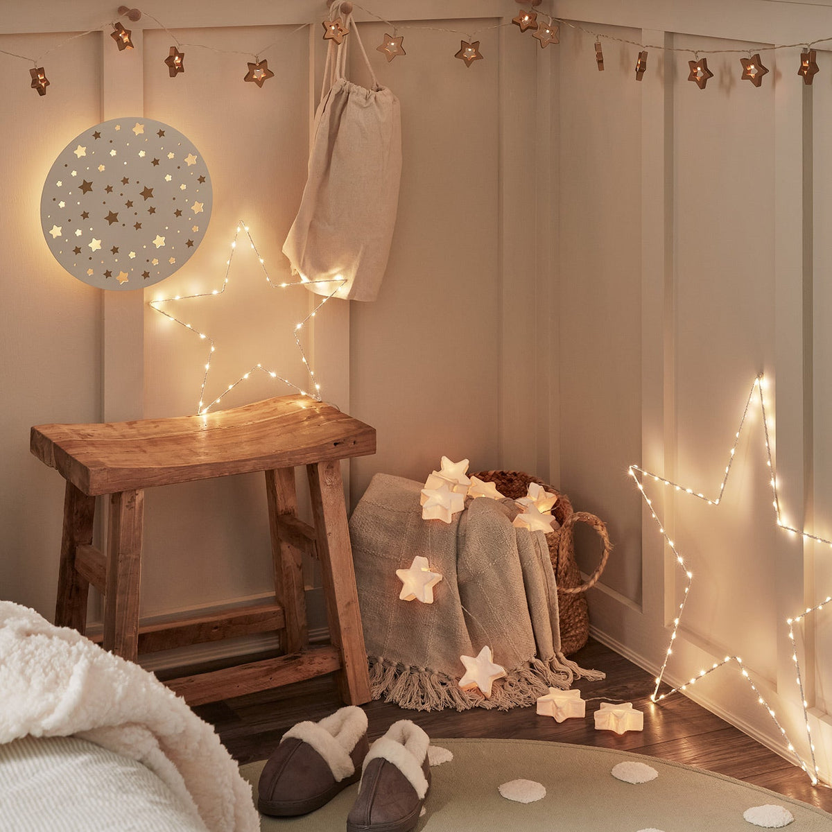Grinalda de luzes LED com motivos de papel em forma de estrela, coração ou árvore de Natal