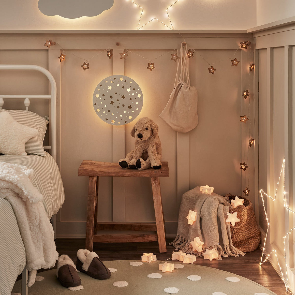 Grinalda de luzes LED com motivos de papel em forma de estrela, coração ou árvore de Natal