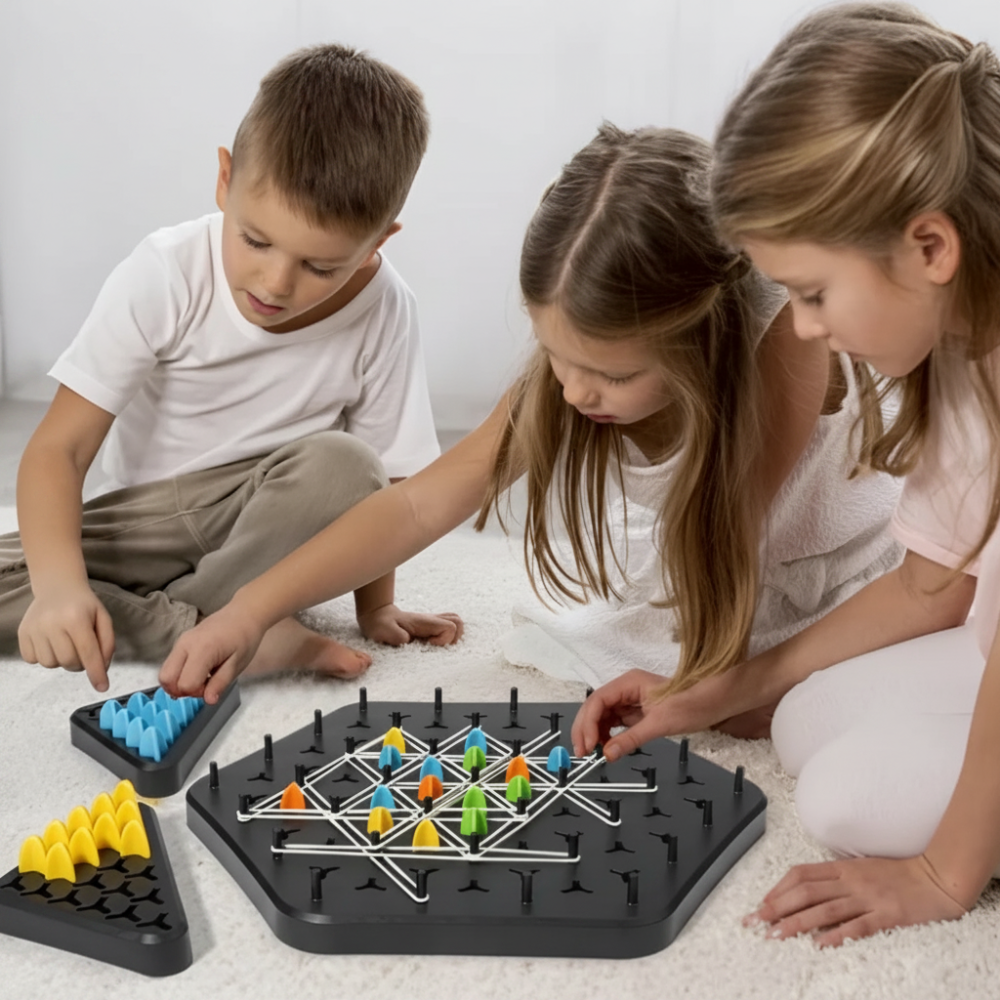 Juego de mesa triangular estratégico para toda la familia