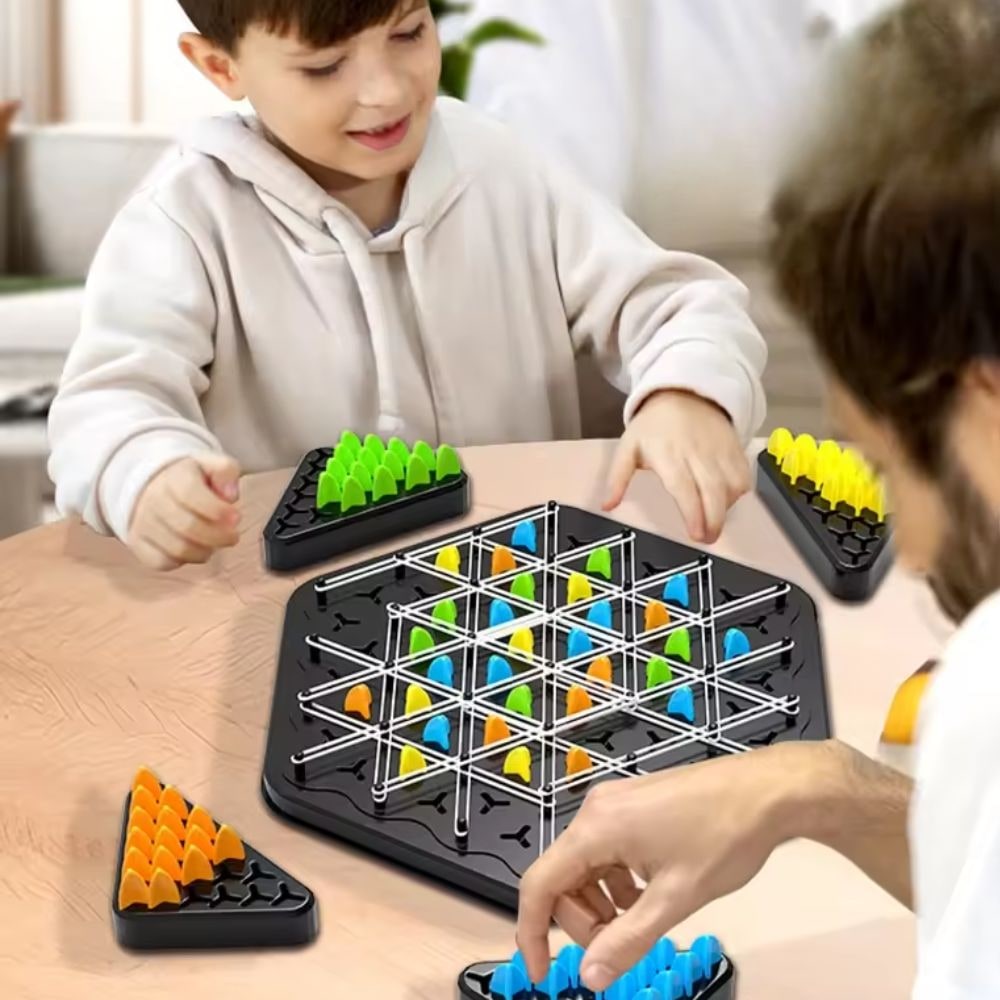 Juego de mesa triangular estratégico para toda la familia