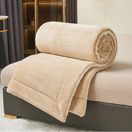 Kuscheldecke mit Sherpa-Fleece, wendbar und gesteppt