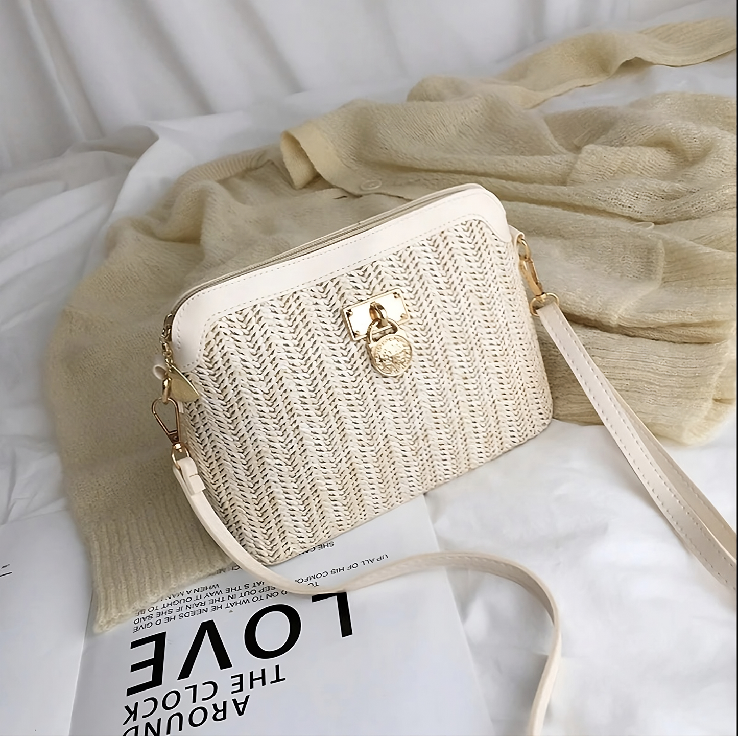 Bolso bohemio de paja trenzada: elegante y ligero