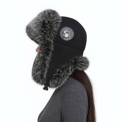 Wintermütze mit Ohrenklappen und Kunstfell