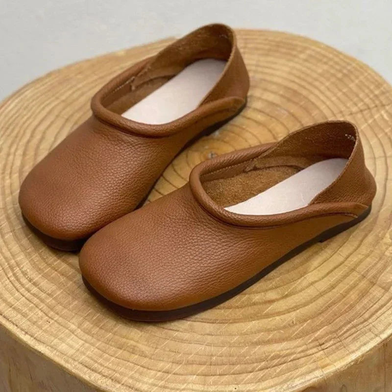 Mocassins de senhora com biqueira redonda e sola rasa para o dia a dia