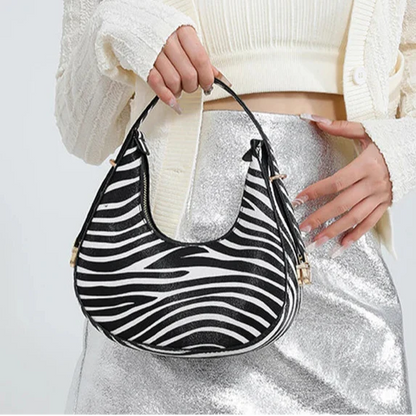 Halbmond-Schultertasche mit Animalprint