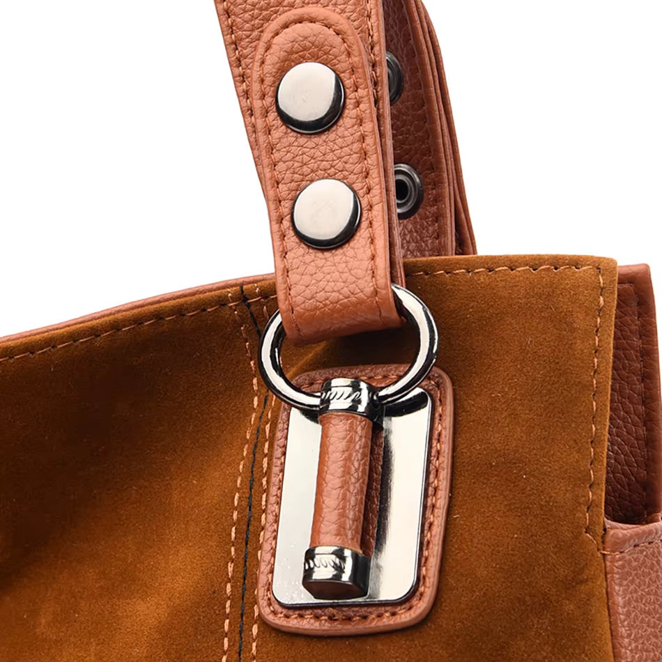 Damenhandtasche mit Schulterriemen und dekorativen Quasten